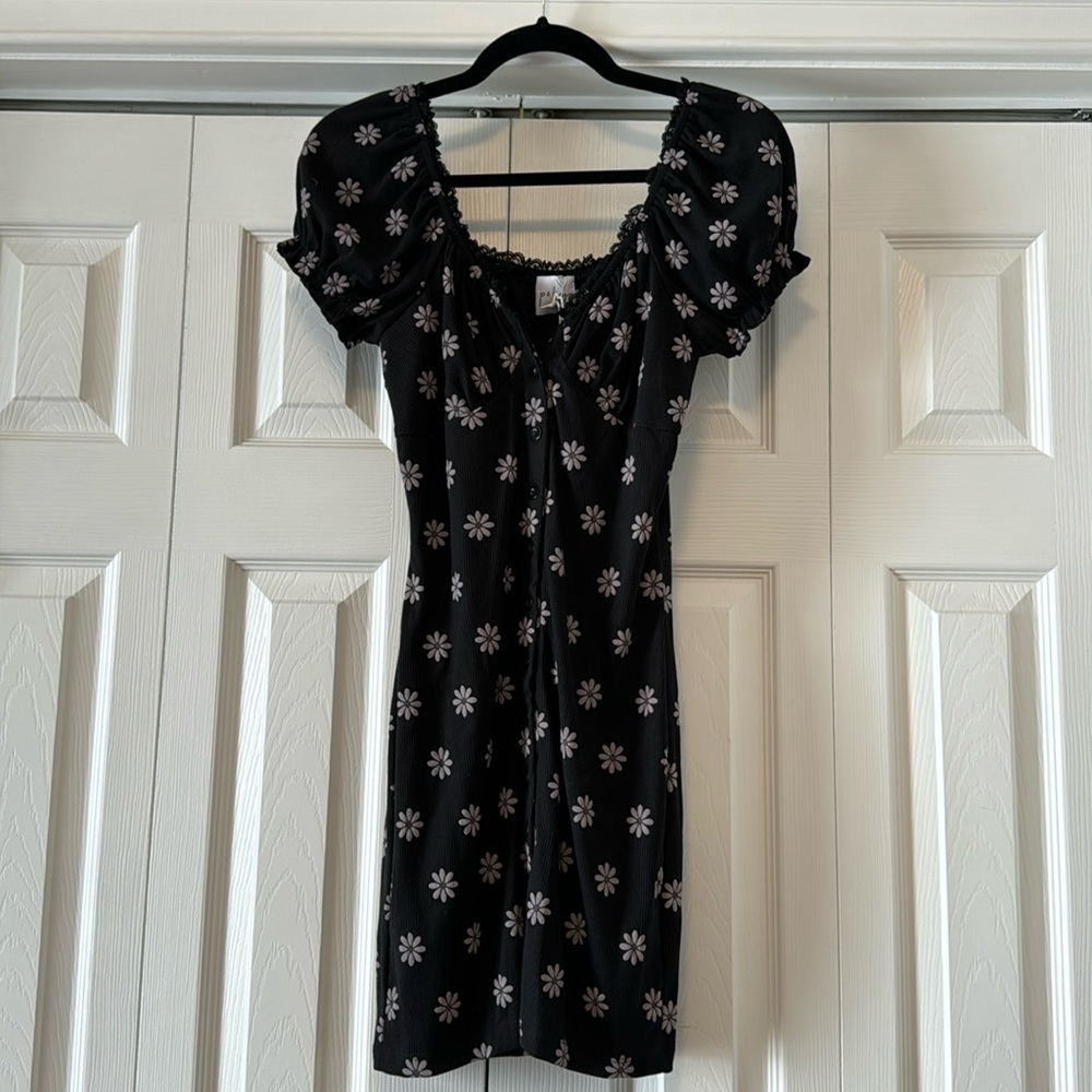 Black and White Sheath Sunflower Mini Dress with Puff Sleeves